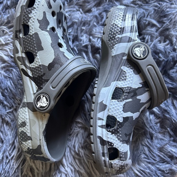 Toddler Camo Crocs - Picture 3 of 8